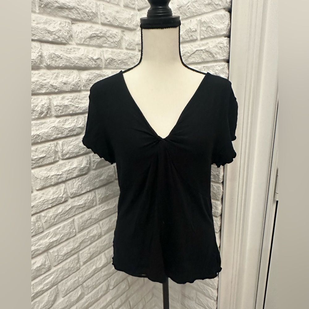 WD•NY Short Sleeve Front Twist V-Neck Top